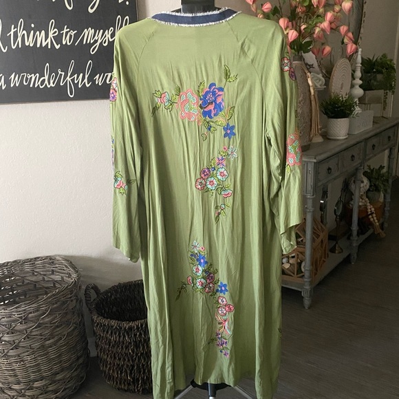 Laklook Style Embroidered Kimono NWT - Picture 4 of 9